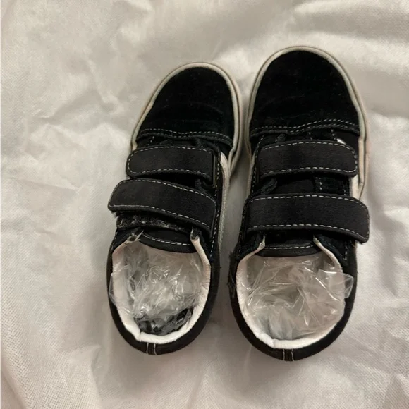 Bundle of three toddler shoes - Picture 13 of 16